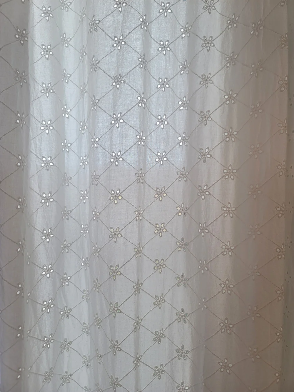 Set Of 5 Pioneer Woman Eyelet Tablecloth 60